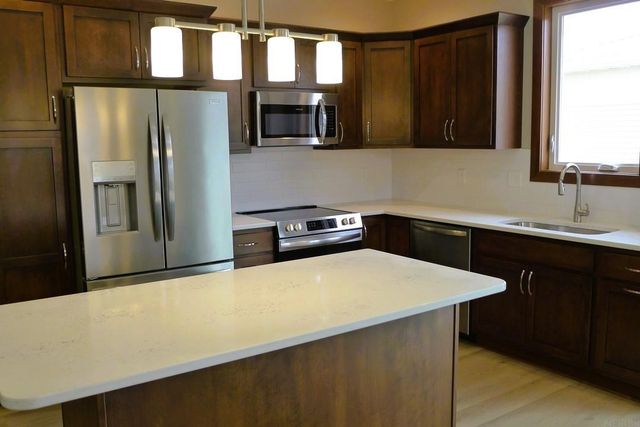 810 Parkside Lane, Charles City, IA 50616