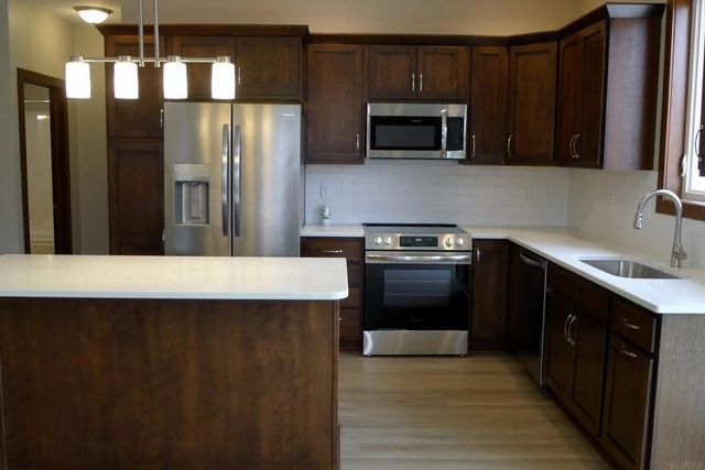 810 Parkside Lane, Charles City, IA 50616