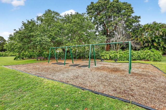 523 BRACKENWOOD Place, Palm Beach Gardens, FL 33418