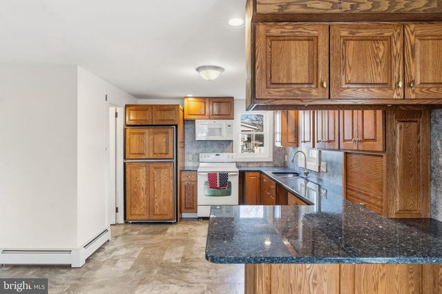 1373 MAIN ST, Port Trevorton, PA 17864