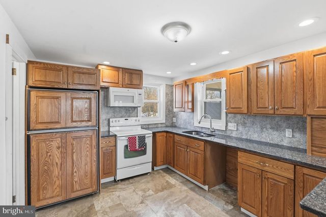 1373 MAIN ST, Port Trevorton, PA 17864