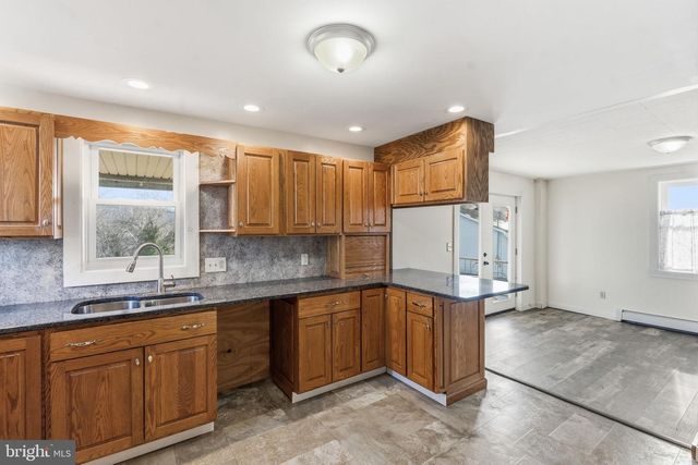 1373 MAIN ST, Port Trevorton, PA 17864