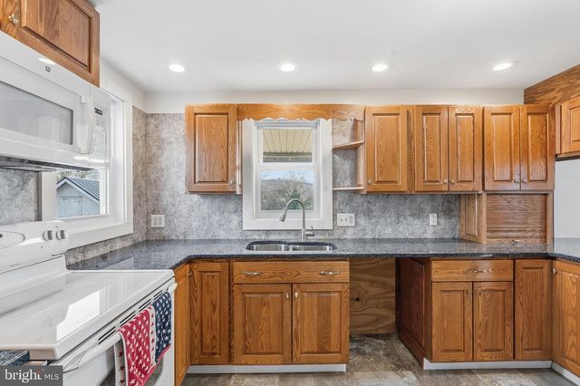 1373 MAIN ST, Port Trevorton, PA 17864