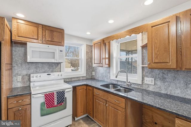 1373 MAIN ST, Port Trevorton, PA 17864