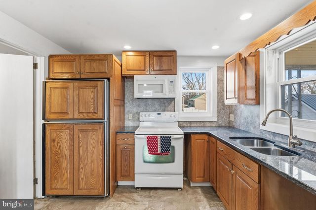 1373 MAIN ST, Port Trevorton, PA 17864