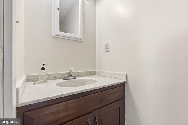 1373 MAIN ST, Port Trevorton, PA 17864