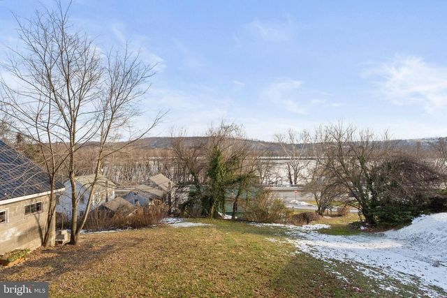 1373 MAIN ST, Port Trevorton, PA 17864