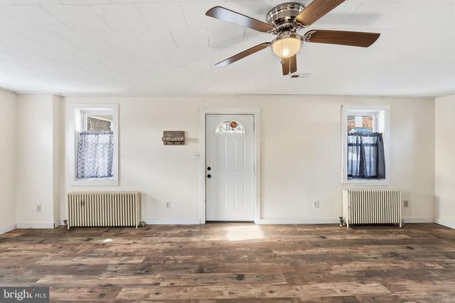 1373 MAIN ST, Port Trevorton, PA 17864