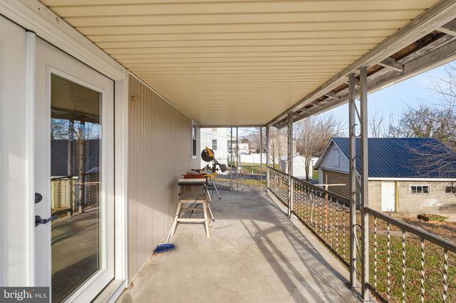 1373 MAIN ST, Port Trevorton, PA 17864