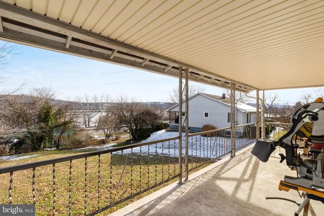 1373 MAIN ST, Port Trevorton, PA 17864