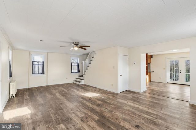 1373 MAIN ST, Port Trevorton, PA 17864