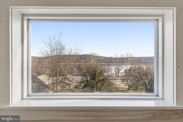 1373 MAIN ST, Port Trevorton, PA 17864