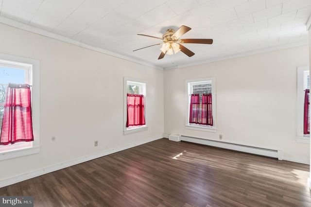 1373 MAIN ST, Port Trevorton, PA 17864