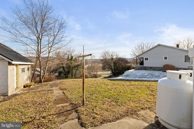 1373 MAIN ST, Port Trevorton, PA 17864