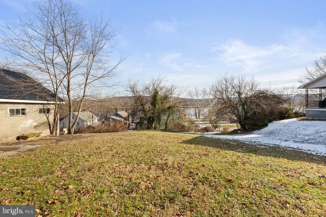 1373 MAIN ST, Port Trevorton, PA 17864