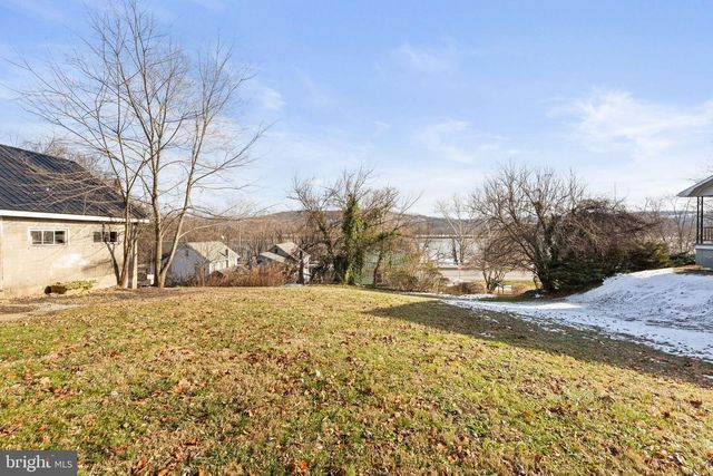 1373 MAIN ST, Port Trevorton, PA 17864