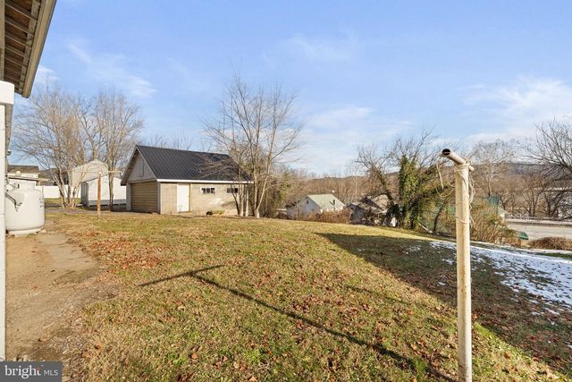 1373 MAIN ST, Port Trevorton, PA 17864