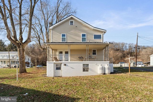 1373 MAIN ST, Port Trevorton, PA 17864