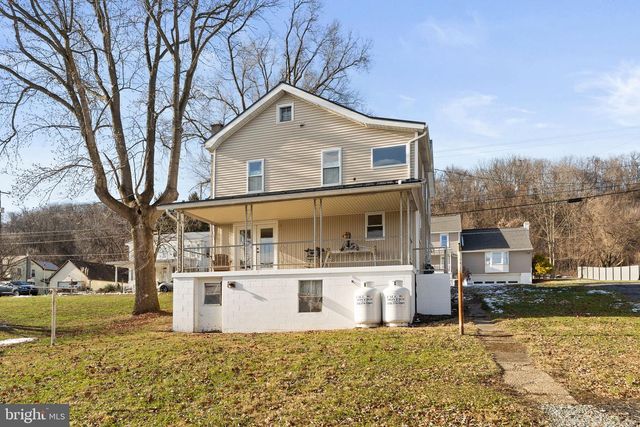 1373 MAIN ST, Port Trevorton, PA 17864