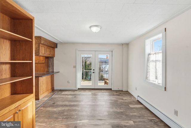 1373 MAIN ST, Port Trevorton, PA 17864