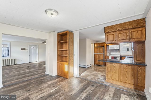 1373 MAIN ST, Port Trevorton, PA 17864