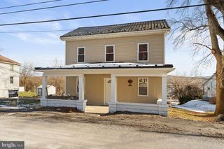 1373 MAIN ST, Port Trevorton, PA 17864
