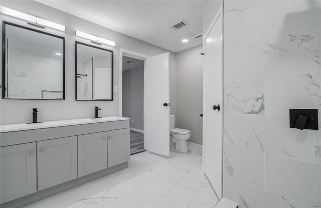 9734 Oakmont Drive, La Porte, TX 77571