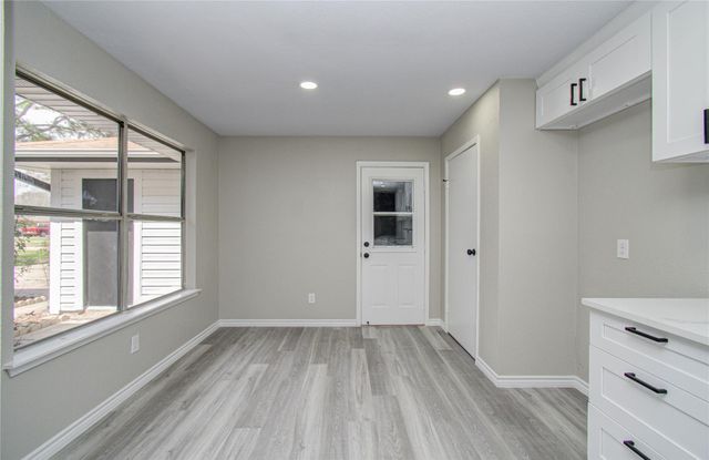 9734 Oakmont Drive, La Porte, TX 77571