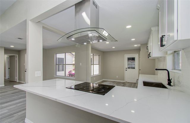 9734 Oakmont Drive, La Porte, TX 77571