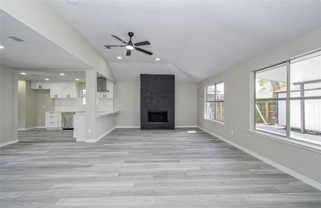 9734 Oakmont Drive, La Porte, TX 77571