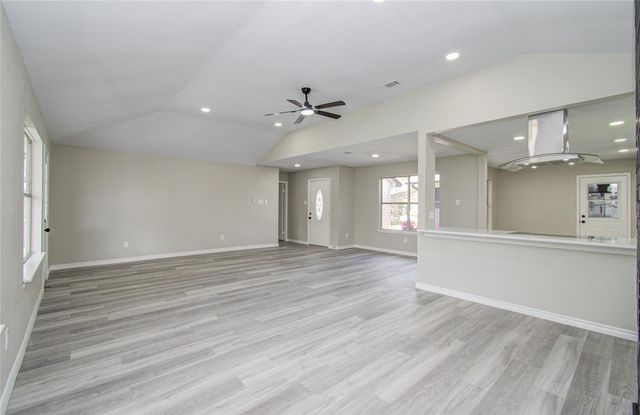 9734 Oakmont Drive, La Porte, TX 77571