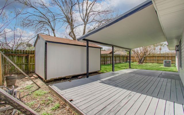 9734 Oakmont Drive, La Porte, TX 77571