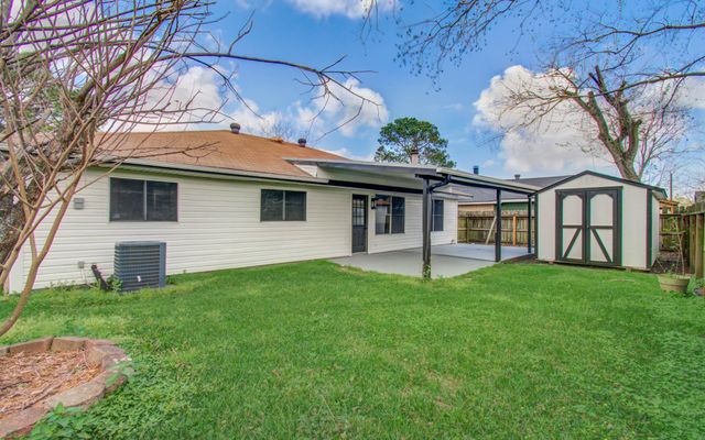 9734 Oakmont Drive, La Porte, TX 77571