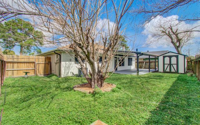 9734 Oakmont Drive, La Porte, TX 77571