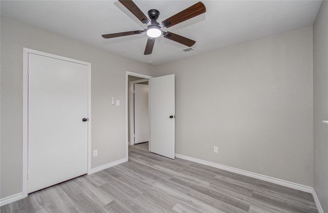 9734 Oakmont Drive, La Porte, TX 77571