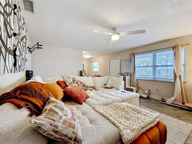 4050 4TH STREET N 304, St Petersburg, FL 33703