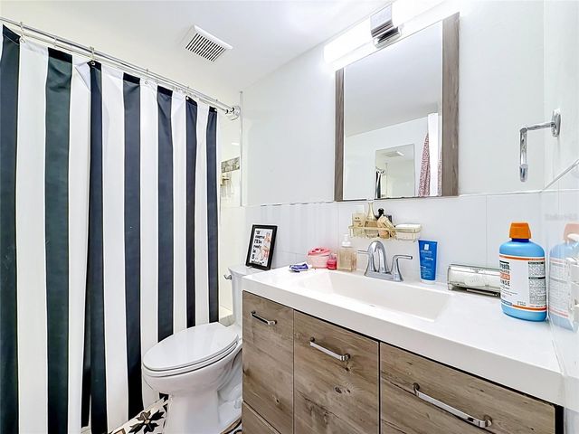 4050 4TH STREET N 304, St Petersburg, FL 33703