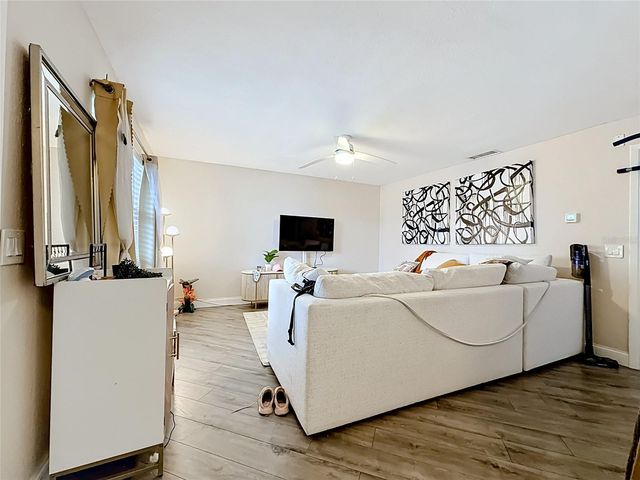4050 4TH STREET N 304, St Petersburg, FL 33703