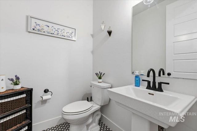 10128 Irongate Dr, Nampa, ID 83687