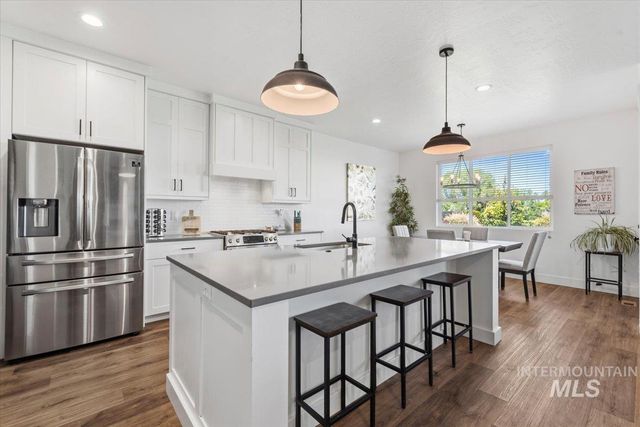 10128 Irongate Dr, Nampa, ID 83687