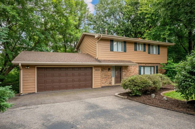 19029 Hanus Circle, Minnetonka, MN 55345
