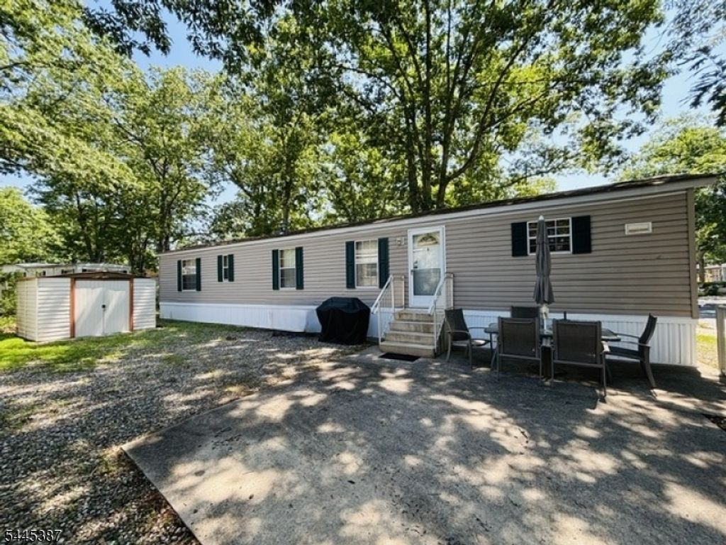 35 Roberts Road, Toms River Township, NJ 08755