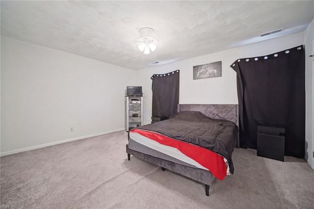 4703 Ashbury LN, Virginia Beach, VA 23462