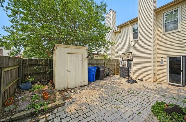 4703 Ashbury LN, Virginia Beach, VA 23462