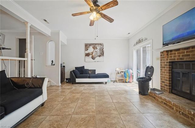 4703 Ashbury LN, Virginia Beach, VA 23462