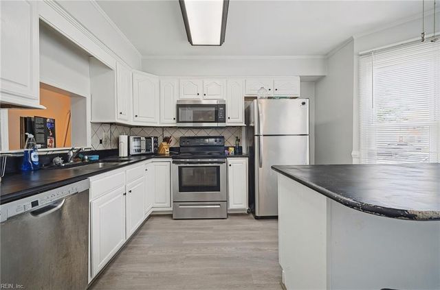 4703 Ashbury LN, Virginia Beach, VA 23462