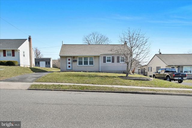 535 N LOCUST ST, Elizabethtown, PA 17022