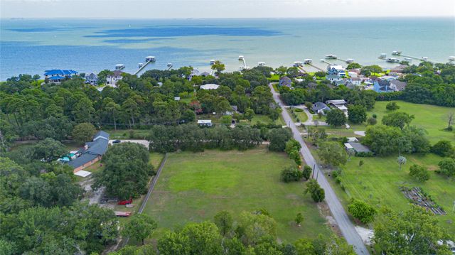 7 Middleton Street, Bayview, TX 77518