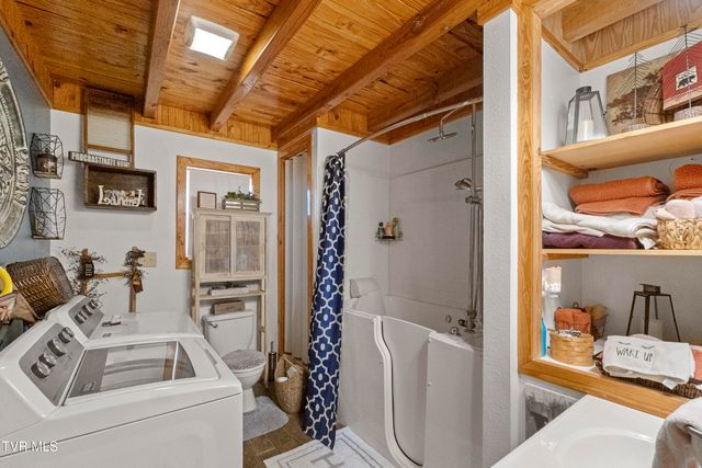 1345 Midway Road, Midway, TN 37809