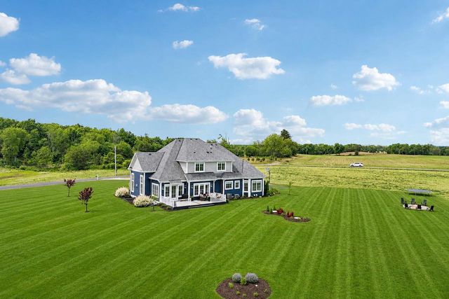 560 Cedar LANE, Summit, WI 53066